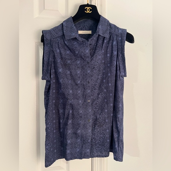 Sessun Simon Sleeveless Collared Button DownTop Size S Navy Blue print EUC - Picture 9 of 9